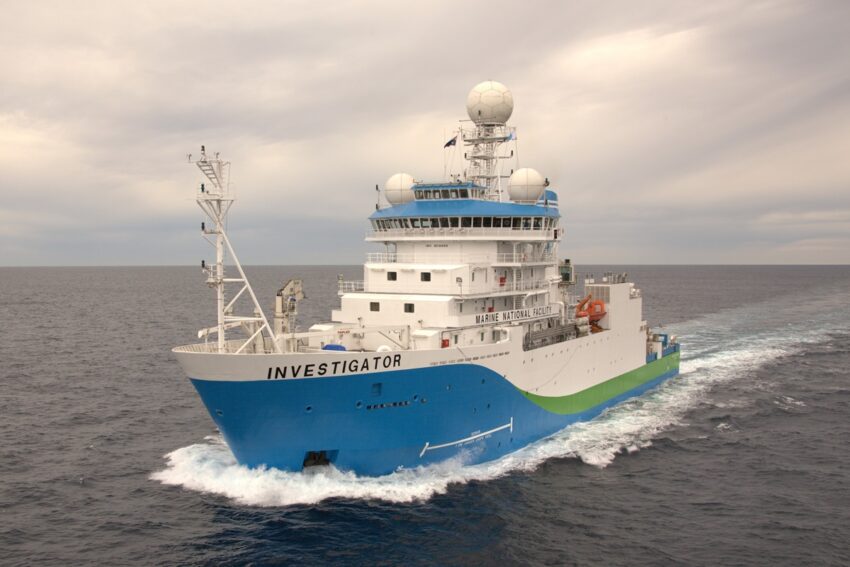 Australian scientists collect climate data during Southern Ocean voyage